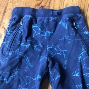 Hanna Andersson Double Knee Sweats shark print size 120cm size 6-7